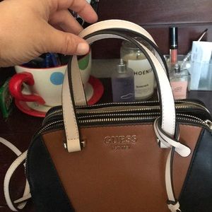 guess shawna cali shoulder bag